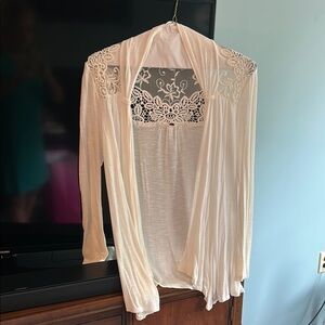 Elegant White Lace Cardigan- Large
Matches everything put with a dress or top!